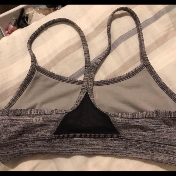 Gray lulu lemon “flow y” gray sports bra never worn - Picture 2 of 3